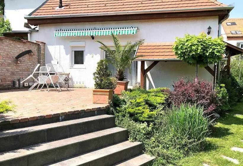 Majatalo Full Garden House At Heroes Square