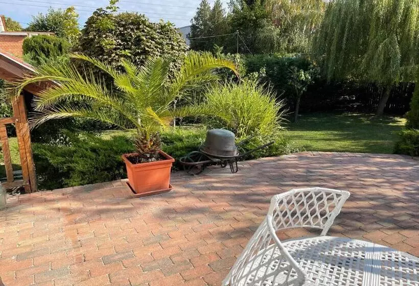 Majatalo Full Garden House At Heroes Square