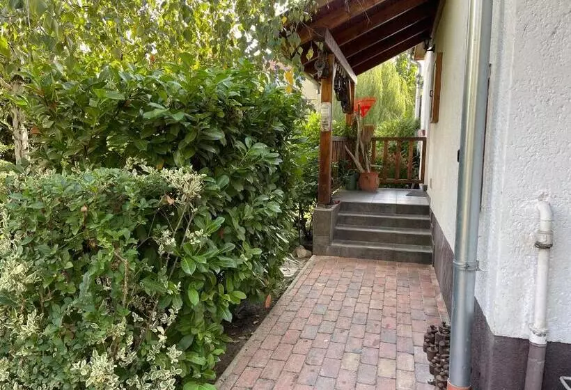 Majatalo Full Garden House At Heroes Square