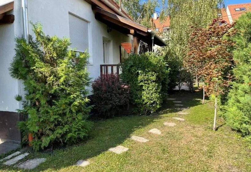 Majatalo Full Garden House At Heroes Square