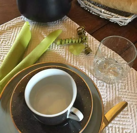 ベッドアンドブレックファースト Au Bord De La Dhuy