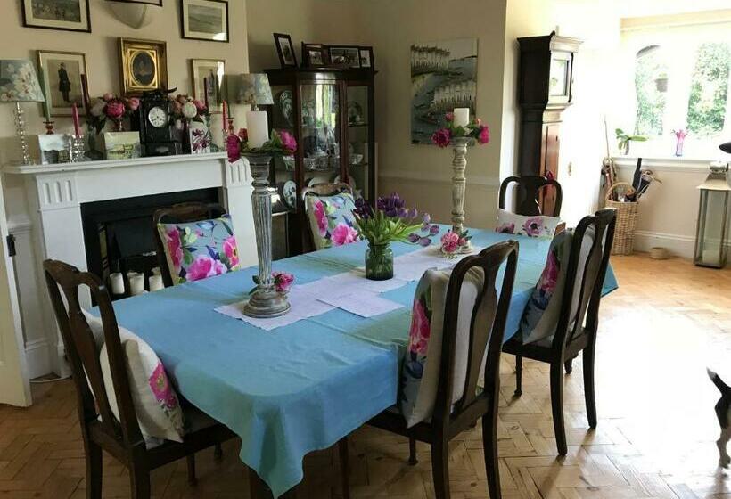 مبيت وإفطار Coombe Lodge Farm House