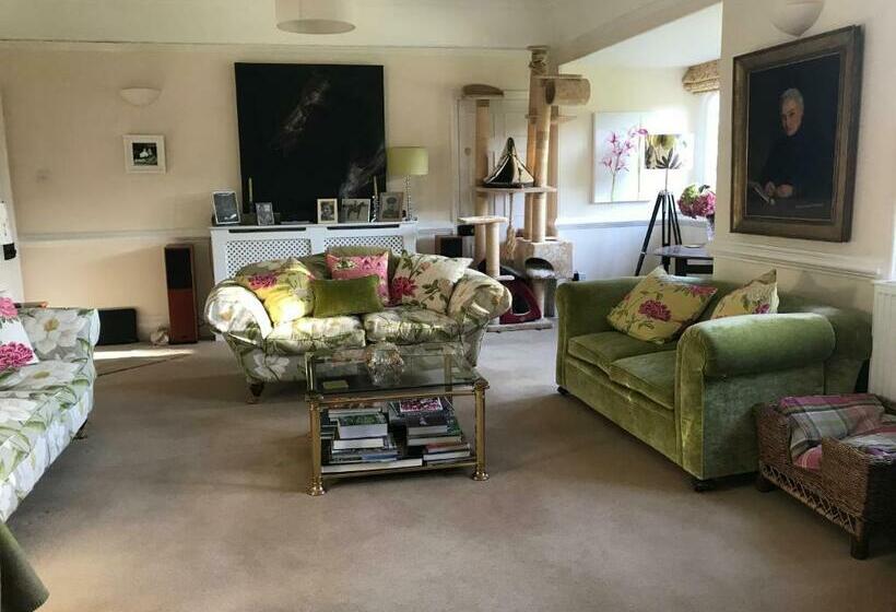 مبيت وإفطار Coombe Lodge Farm House