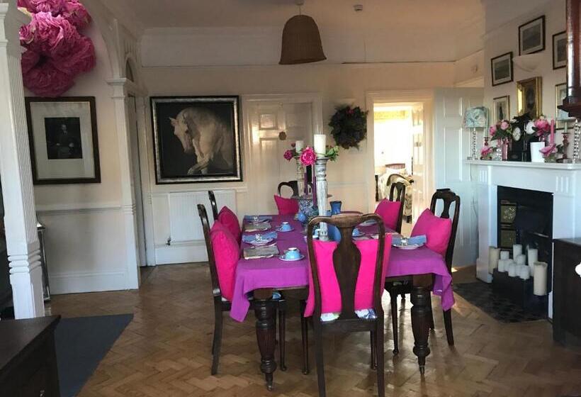 مبيت وإفطار Coombe Lodge Farm House