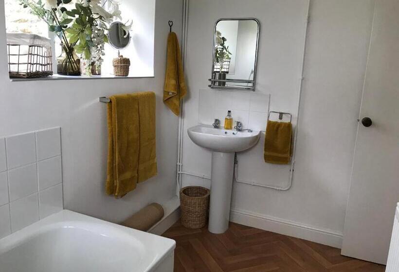 مبيت وإفطار Coombe Lodge Farm House