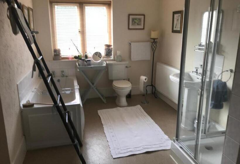 مبيت وإفطار Coombe Lodge Farm House