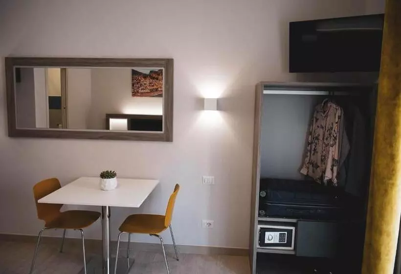 تختخواب و صبحانه Yeasy Smart Rooms Cefalù