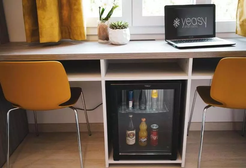 تختخواب و صبحانه Yeasy Smart Rooms Cefalù