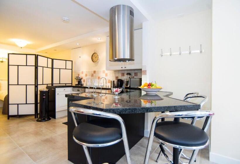 Midtown Hotel Royal Room