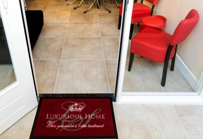 Midtown Hotel Royal Room