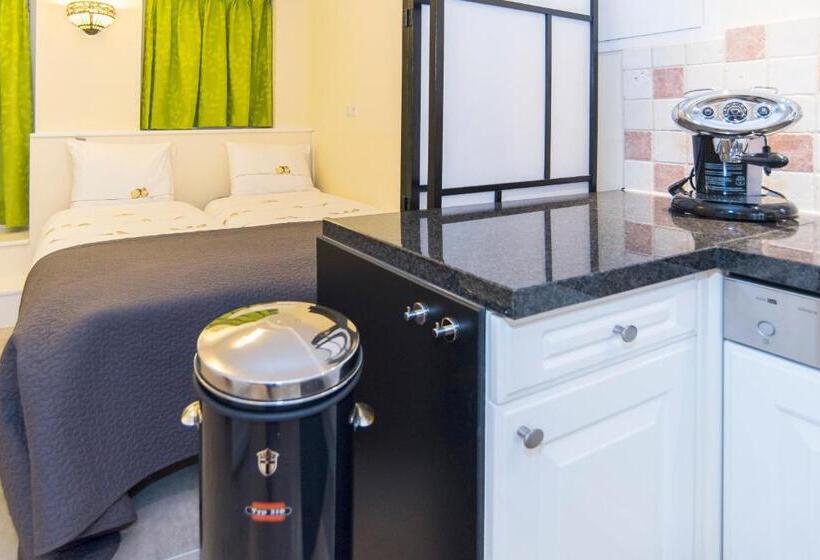 Midtown Hotel Royal Room