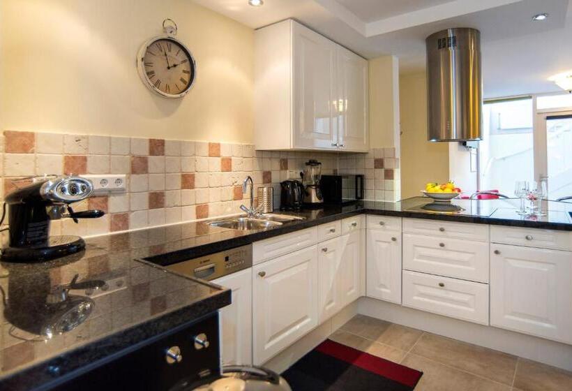 Midtown Hotel Royal Room