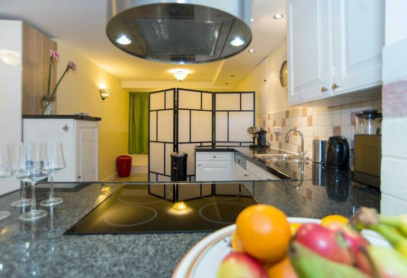 Midtown Hotel Royal Room