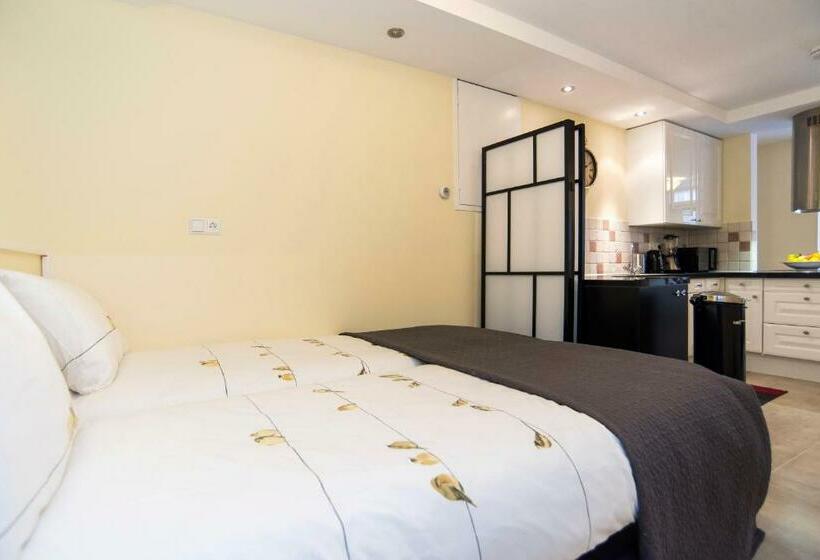 Midtown Hotel Royal Room