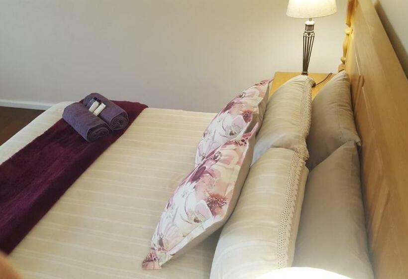 פנסיון Alien Inn