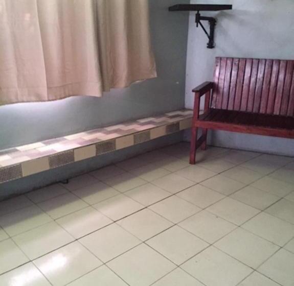 Пансион Fleetwood Suites