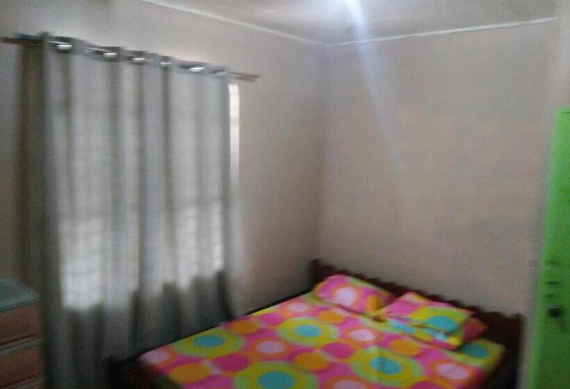 Пансион Fleetwood Suites