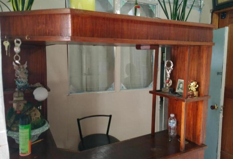 Пансион Fleetwood Suites