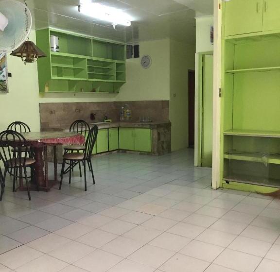 Пансион Fleetwood Suites