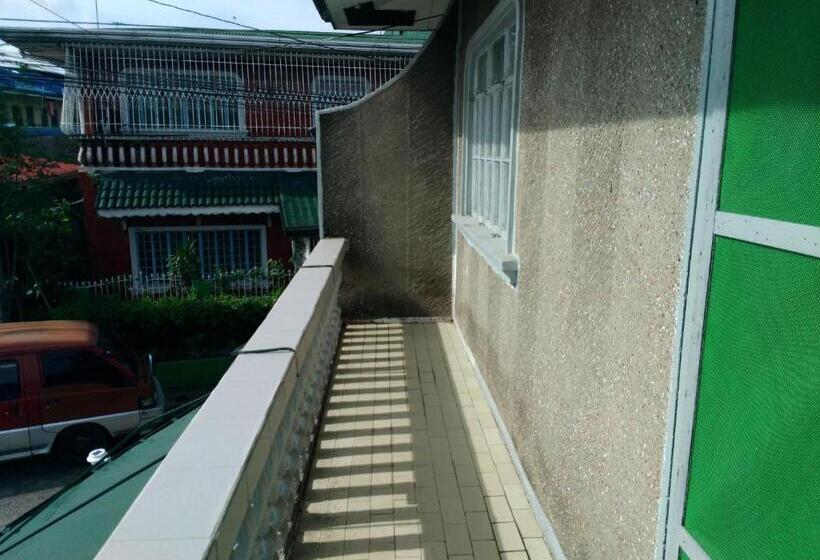 Пансион Fleetwood Suites