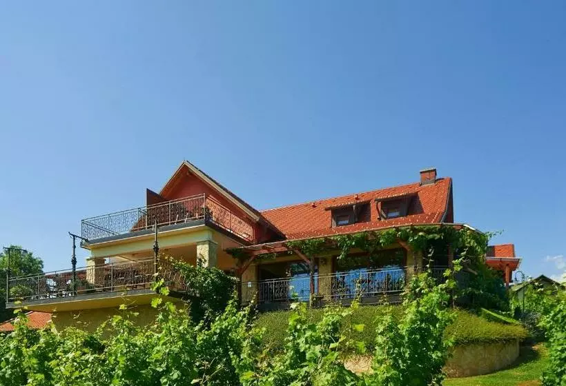 هاستل Tourism Tompa