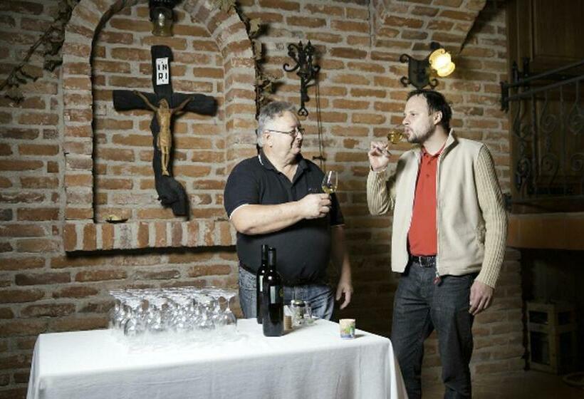 هاستل Tourism Tompa