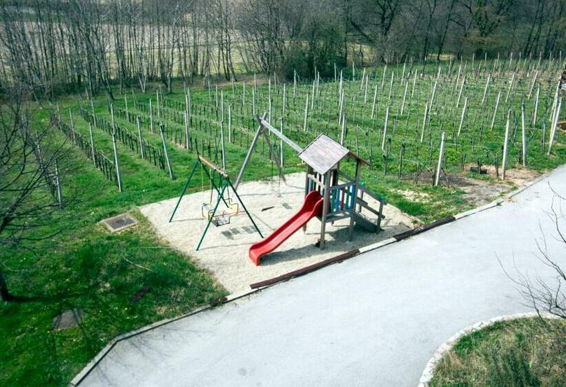 هاستل Tourism Tompa