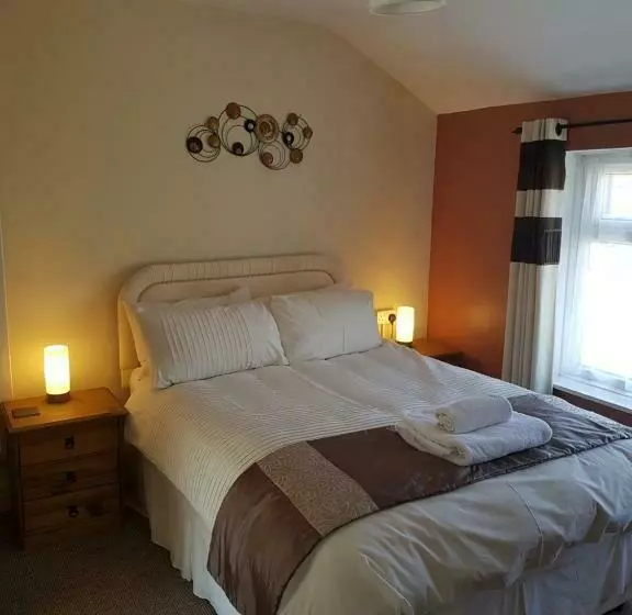 Aamiaismajoitus (B&B) Riverside Guest House