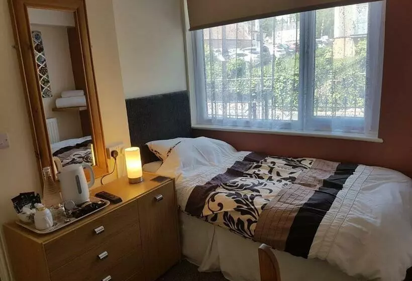 Aamiaismajoitus (B&B) Riverside Guest House