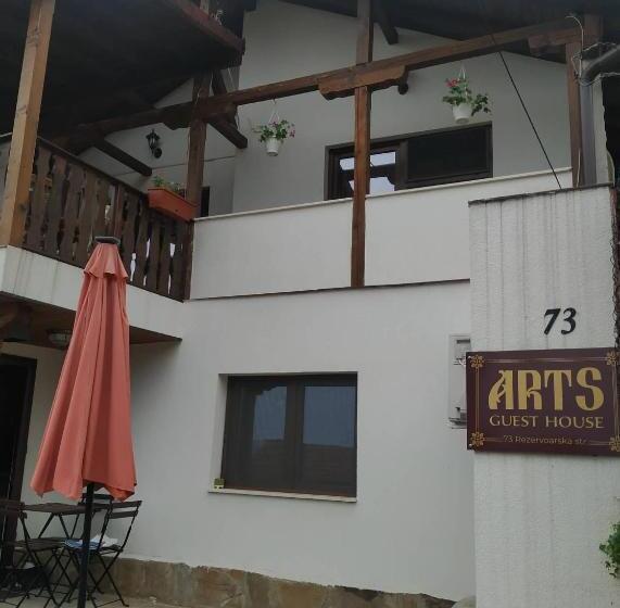پانسیون Arts Guest House  Beautiful Villa For 6 Persons