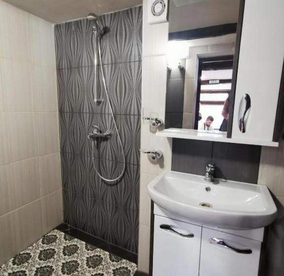 پانسیون Arts Guest House  Beautiful Villa For 6 Persons