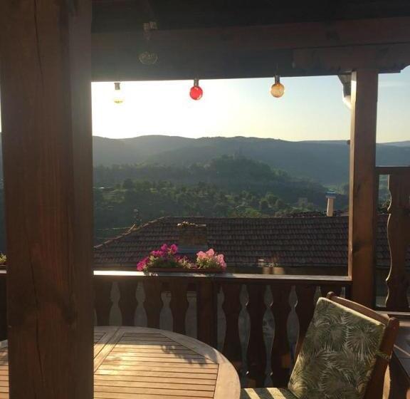 پانسیون Arts Guest House  Beautiful Villa For 6 Persons