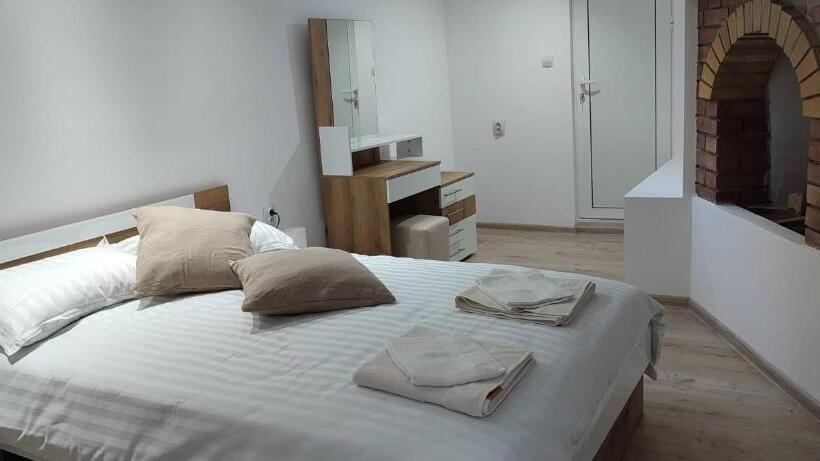 پانسیون Arts Guest House  Beautiful Villa For 6 Persons