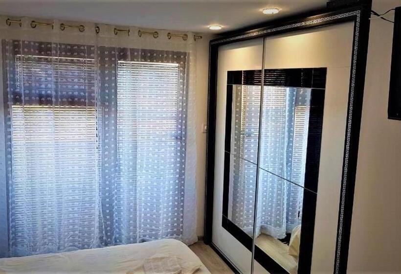 پانسیون Arts Guest House  Beautiful Villa For 6 Persons