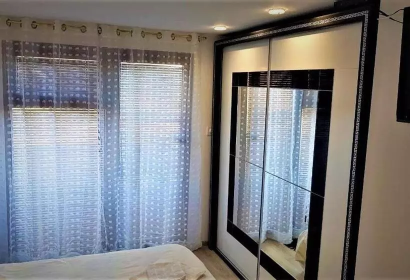 پانسیون Arts Guest House  Beautiful Villa For 6 Persons