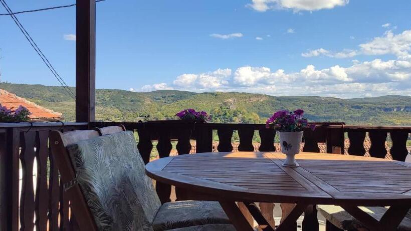 پانسیون Arts Guest House  Beautiful Villa For 6 Persons