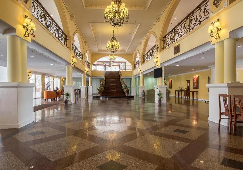 فندق Bella Vista Waterfront Resort