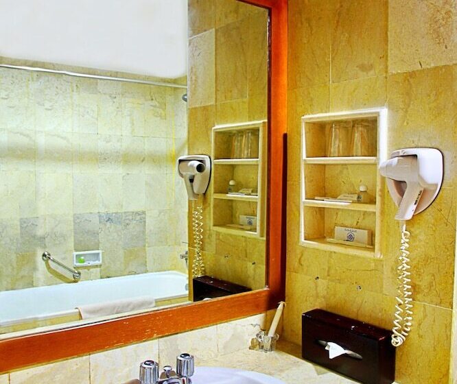 בית מלון כפרי Bintang Wisata Mandiri