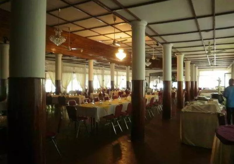 בית מלון כפרי Centauria Lake Resort