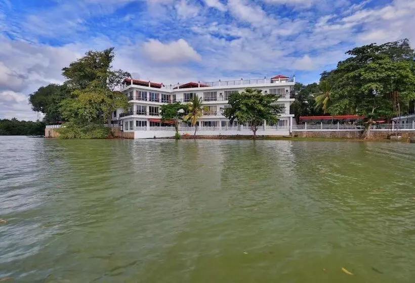 בית מלון כפרי Centauria Lake Resort