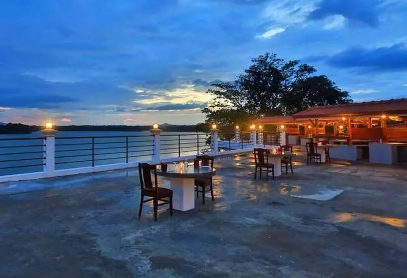 בית מלון כפרי Centauria Lake Resort