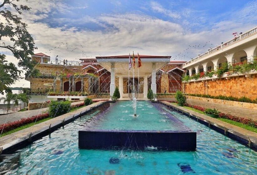 ホテル Centauria Lake Resort