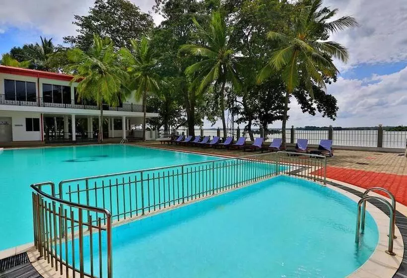 בית מלון כפרי Centauria Lake Resort