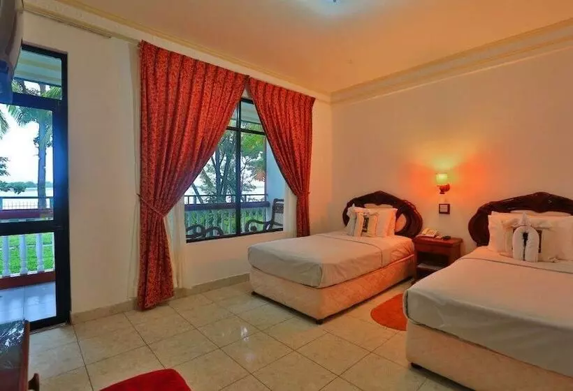 בית מלון כפרי Centauria Lake Resort