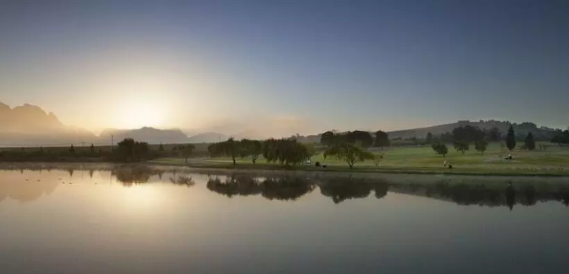 Отель Devonvale Golf & Wine Estate