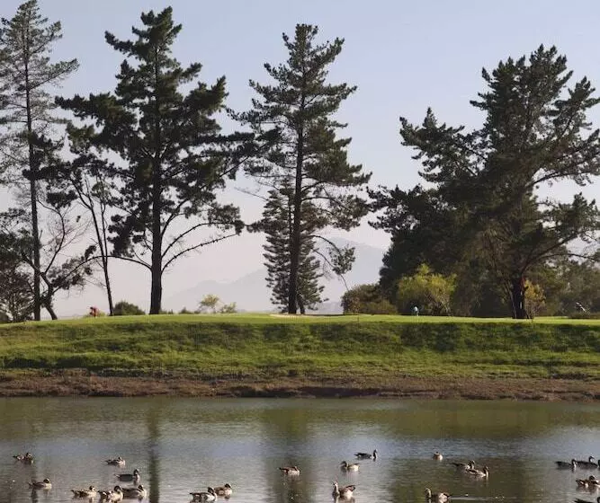 Отель Devonvale Golf & Wine Estate