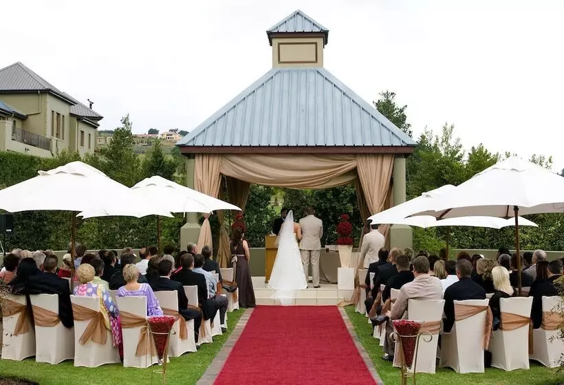 Отель Devonvale Golf & Wine Estate