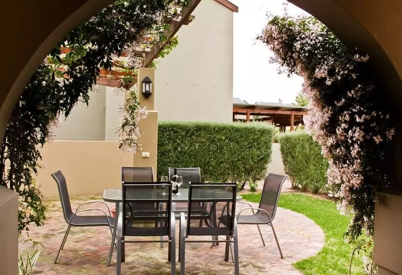 Отель Devonvale Golf & Wine Estate