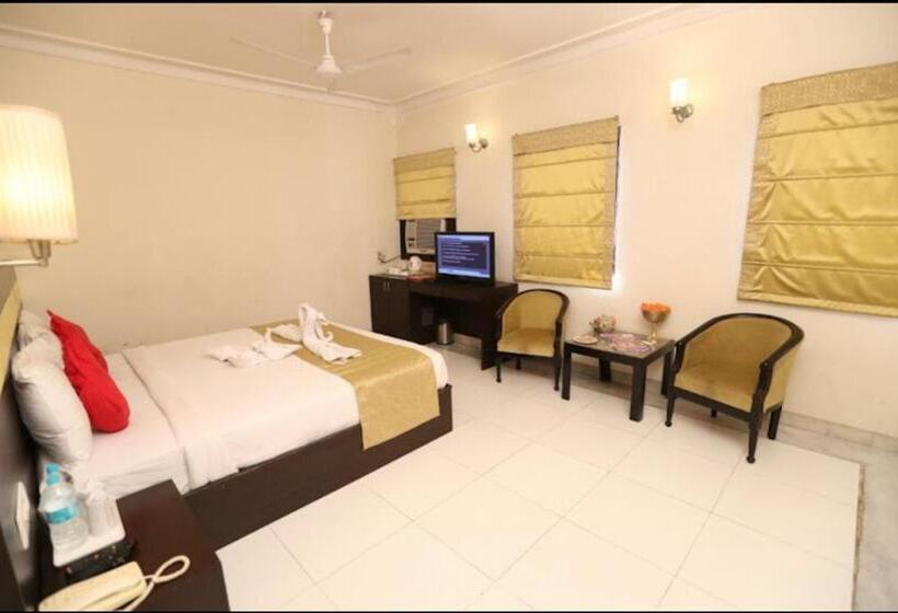 בית מלון כפרי Empire Regency