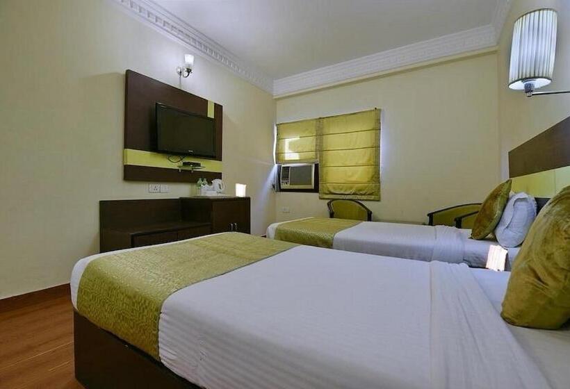 בית מלון כפרי Empire Regency